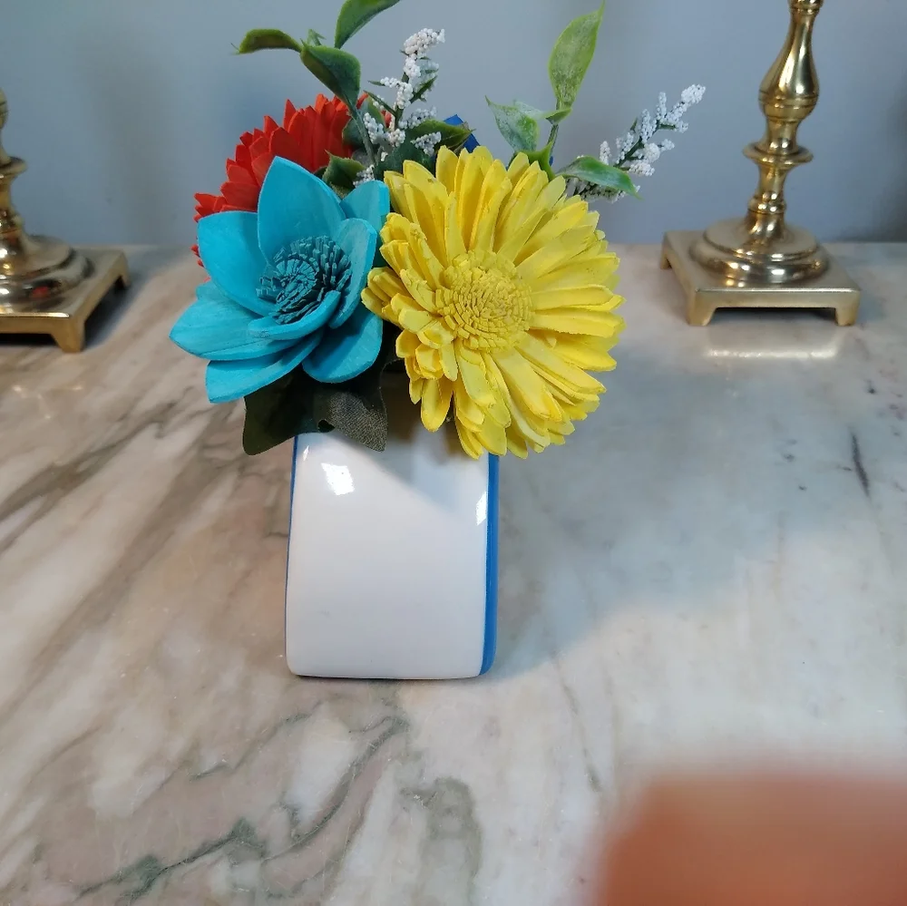 Rainbow planter with 4 pretty coordinating Sola wood flowers